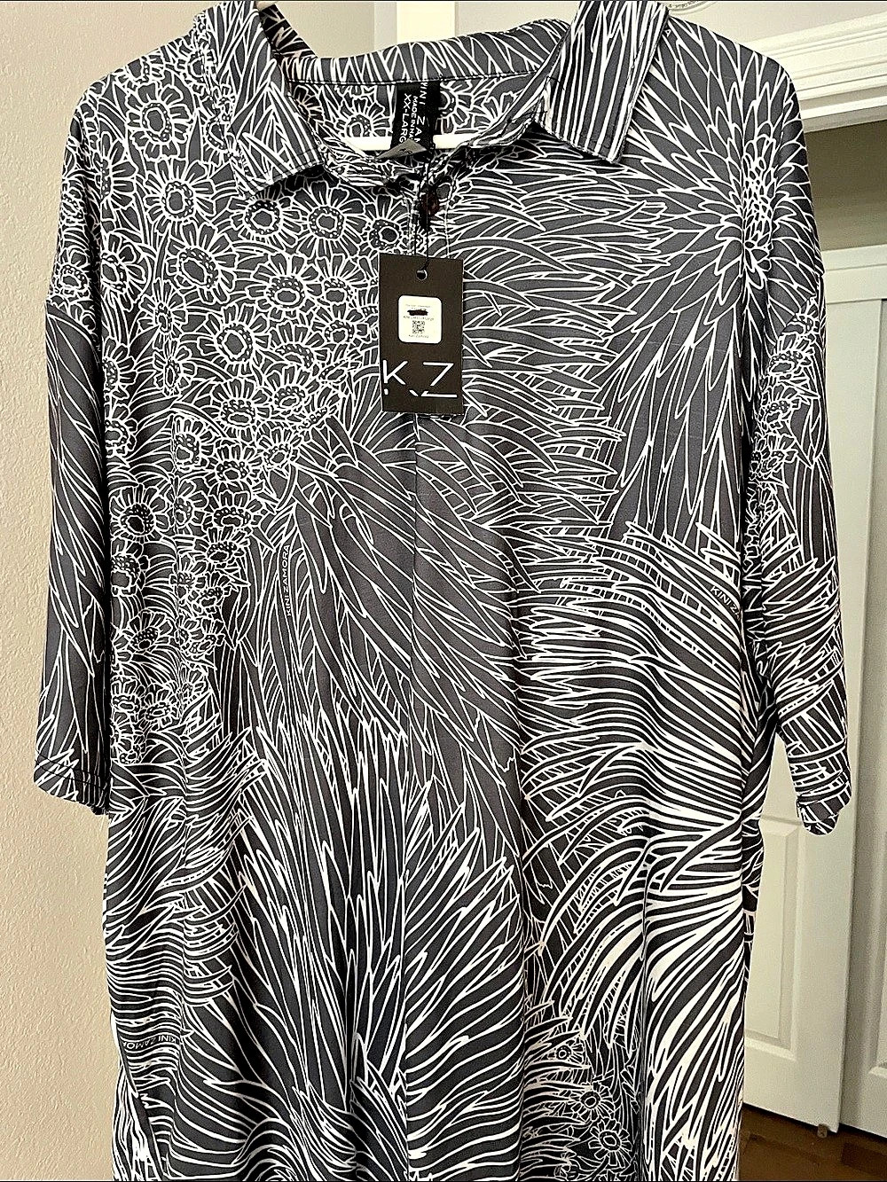 KINI ZAMORA Polo Shirt Silversword Floral Maxi Dress Black & White 2X-Large